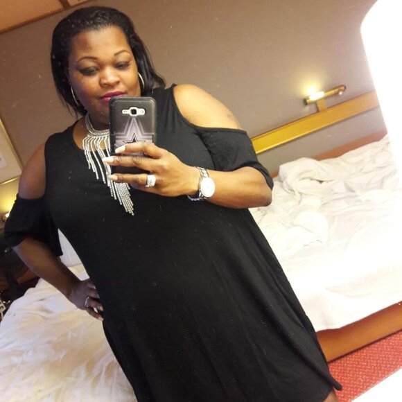 Women Plus Size Short Sleeve Cold Shoulder Swing Dress with Pockets Casual - Picture 4 of 6